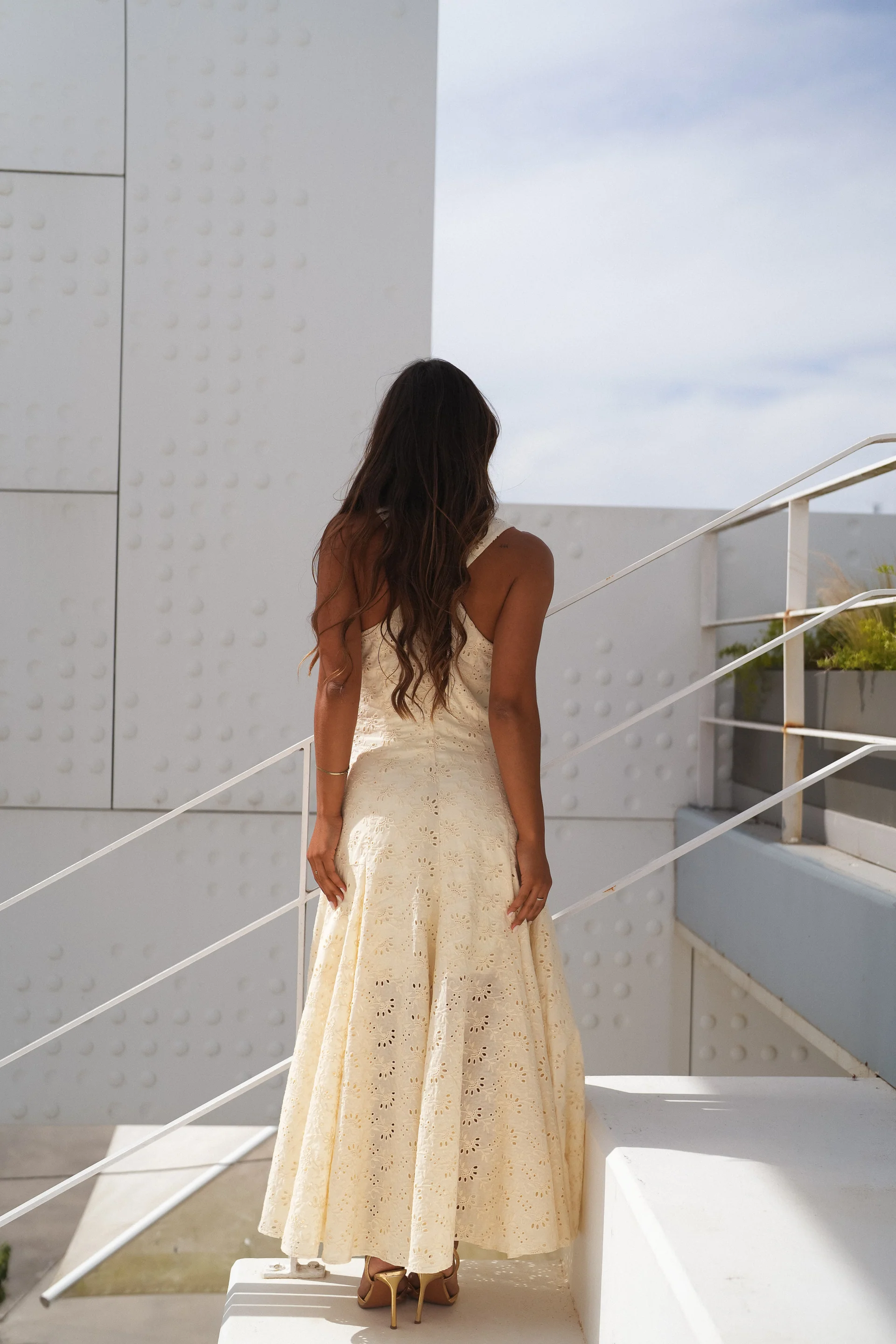 Vestido Celeste Bordado Inglês Bege - SAHOCO 4