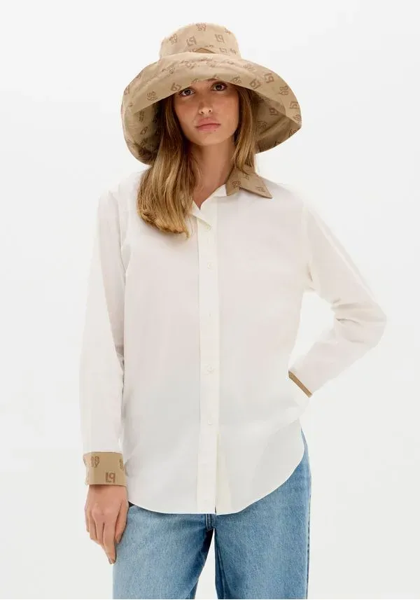Camisa Branca com Monograma na Gola - Lança Perfume 2