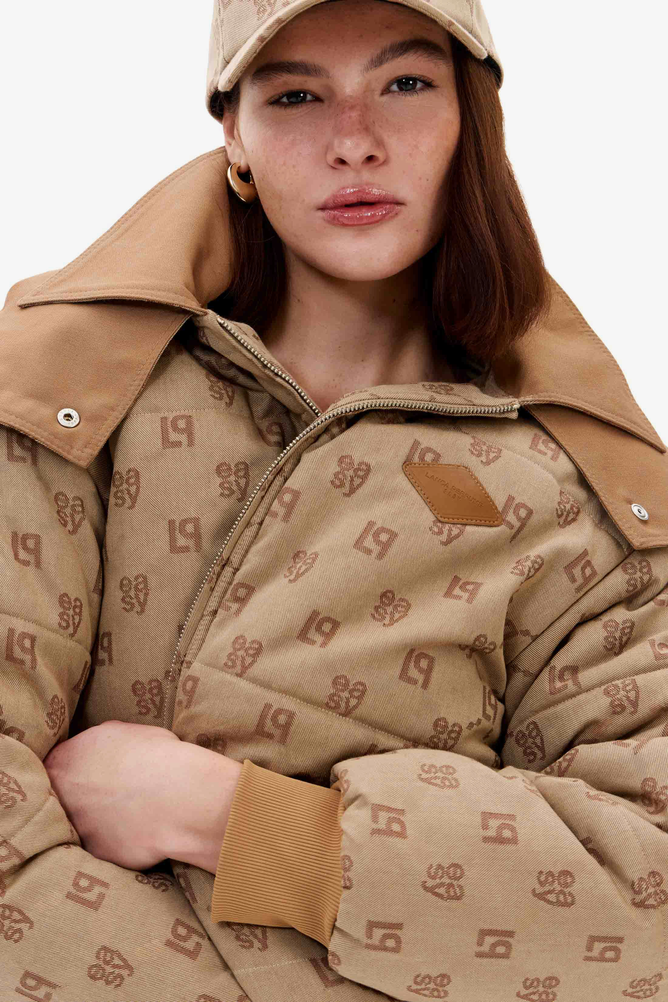 Casaco Puffer Monograma Bege - Lança Perfume 3
