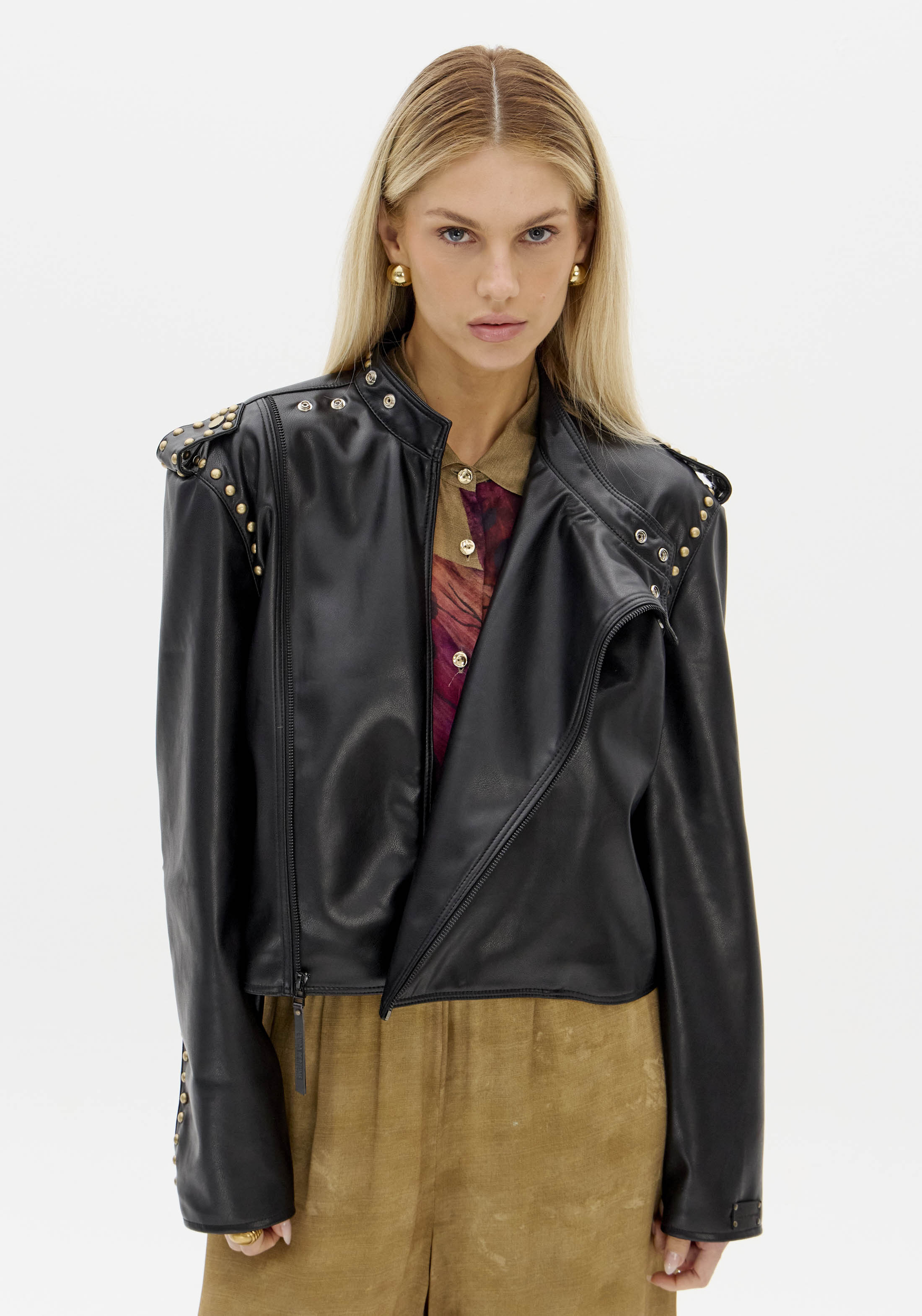 Casaco Biker Preto com Tachas - Lança Perfume 1