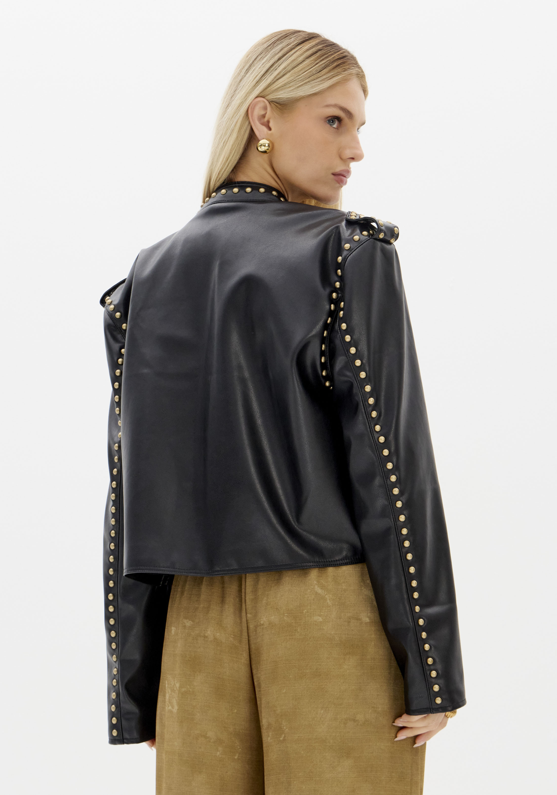 Casaco Biker Preto com Tachas - Lança Perfume 2