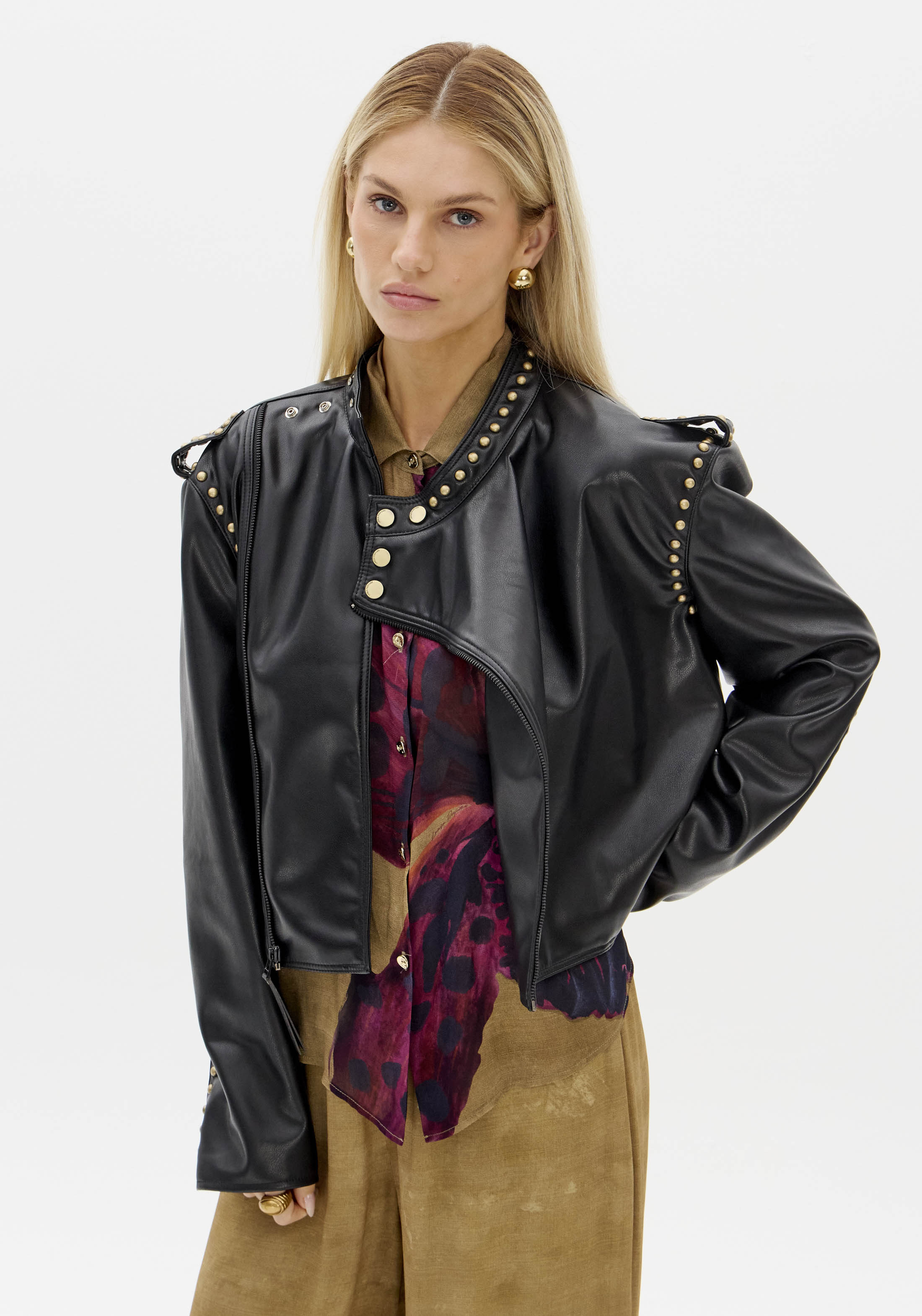 Casaco Biker Preto com Tachas - Lança Perfume 4