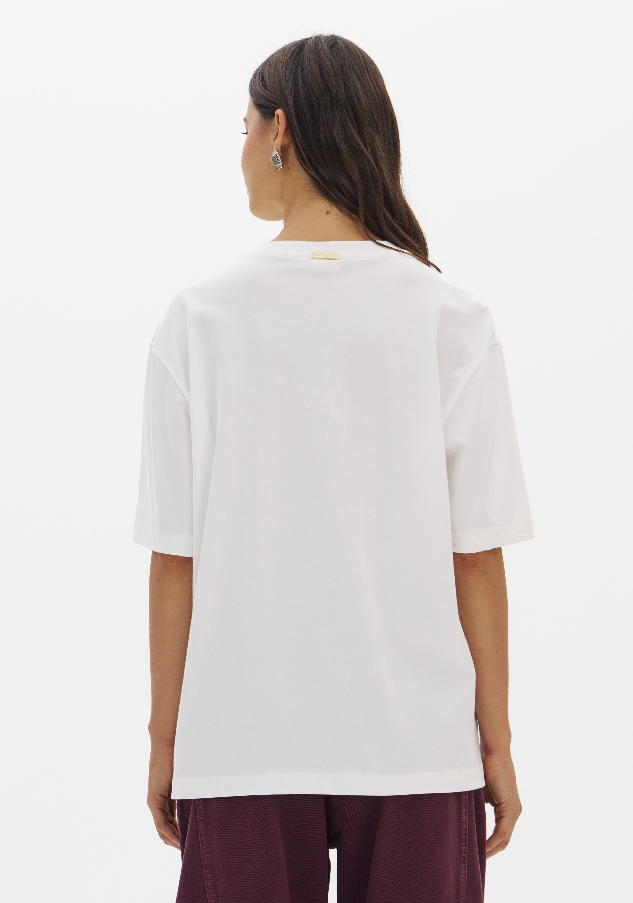 T-shirt Oversized Branca com Bordeaux - Lança Perfume 4
