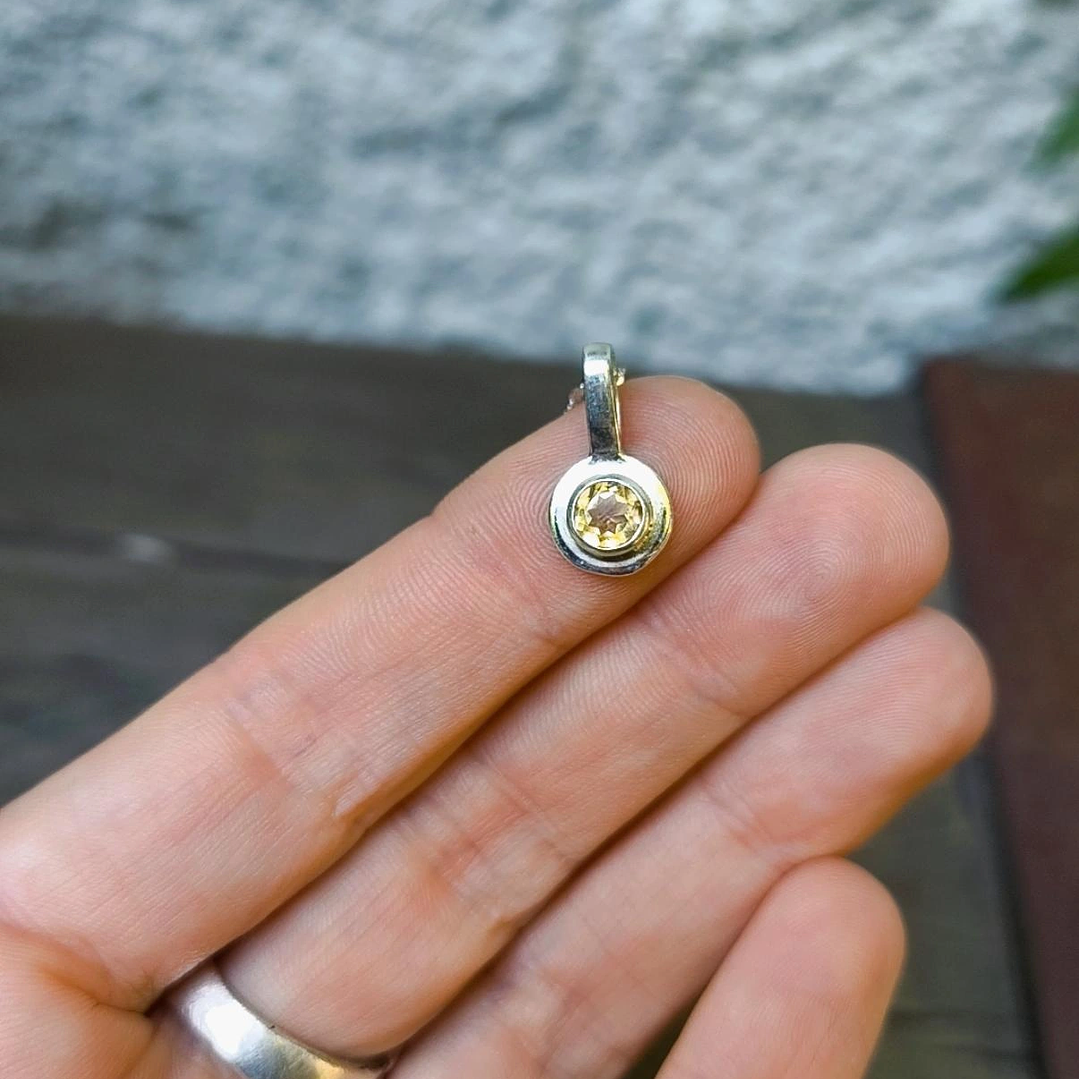 Punto luz citrino grande ✨ 3