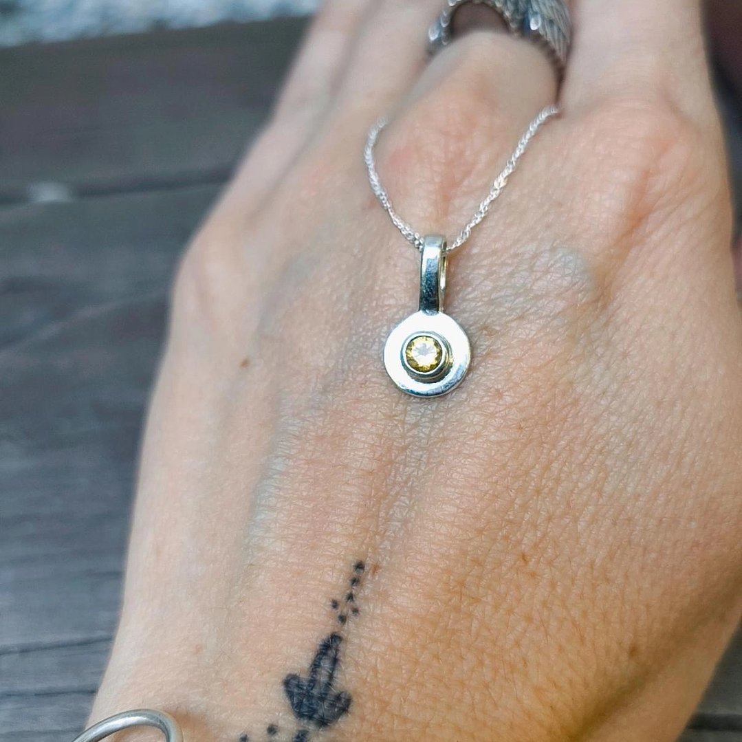 Punto luz citrino ✨ 2