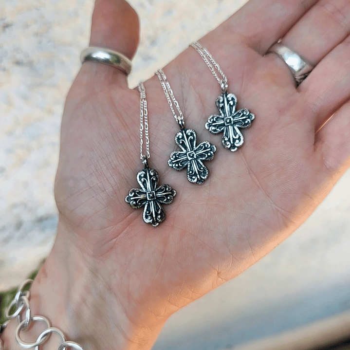 Cruz Rococó tallada 1