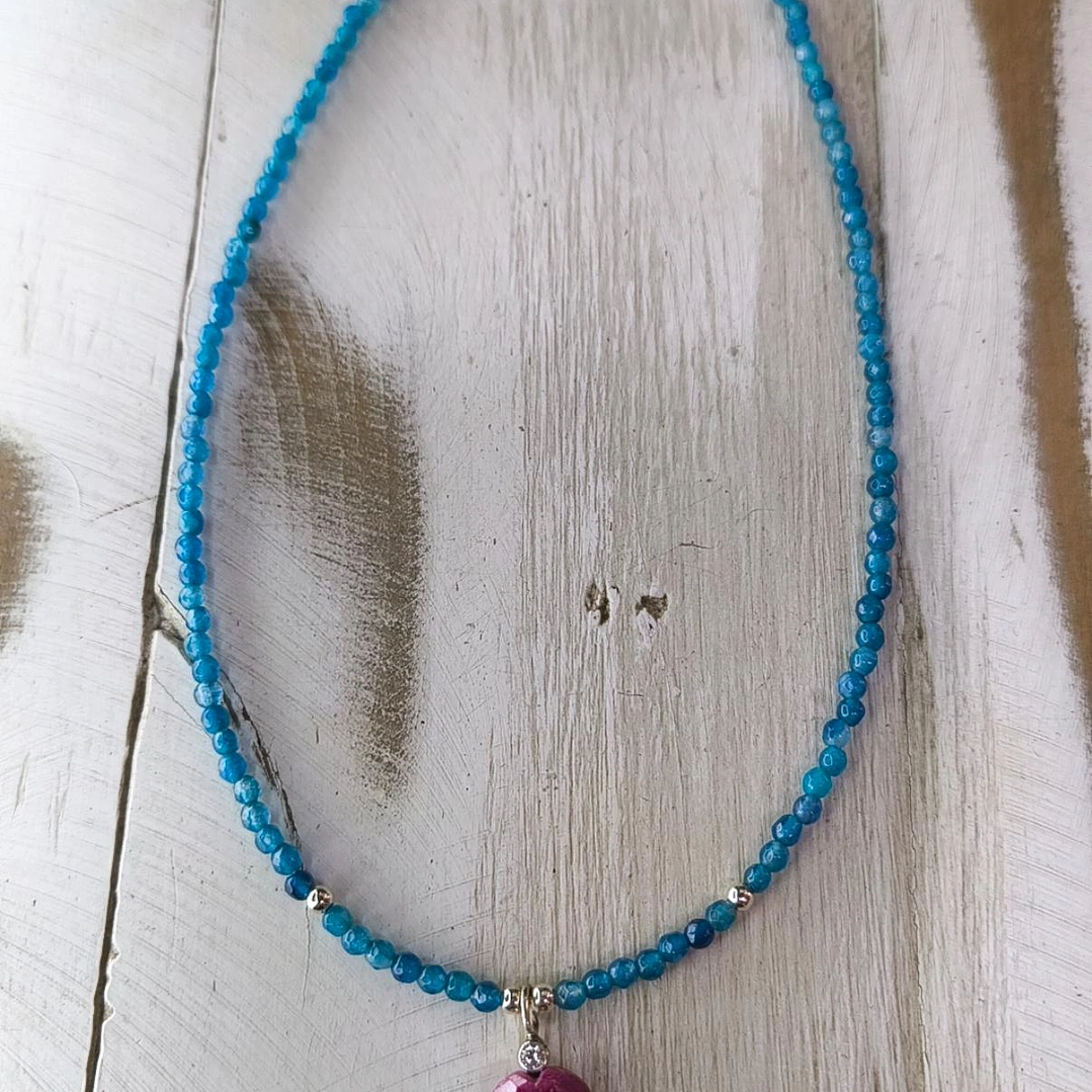 Collar apatita corazón raíz rubi 2