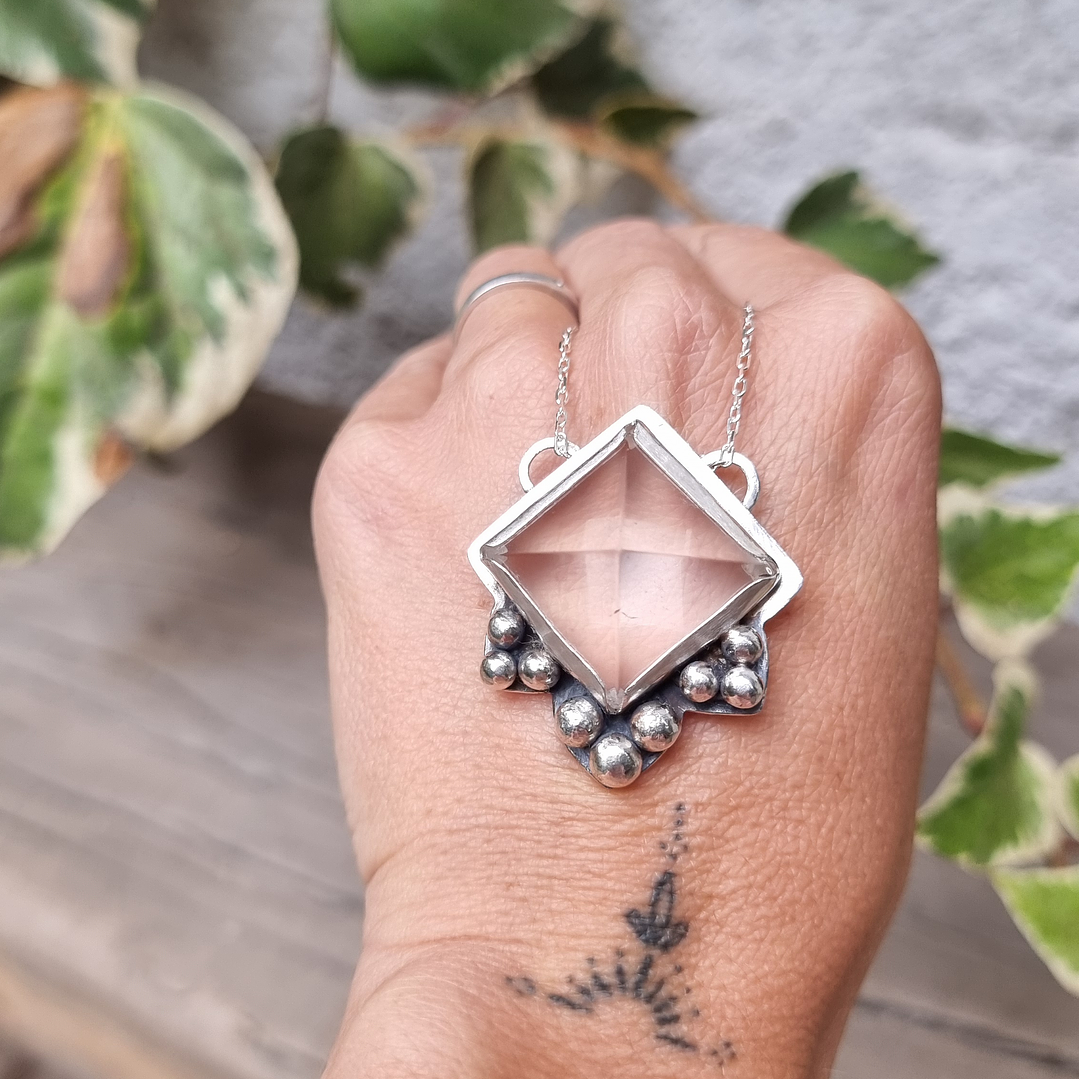 Pirámide cuarzo cristal 1