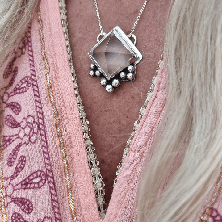 Pirámide cuarzo cristal 2