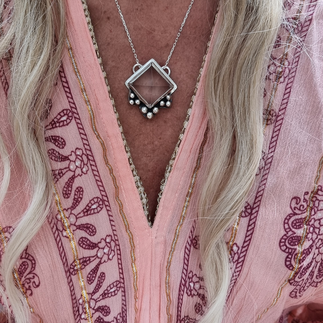 Pirámide cuarzo cristal 3