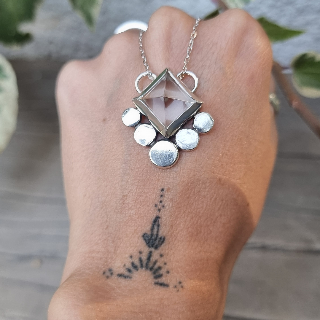 Pirámide cuarzo Cristal 1