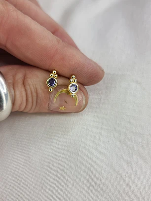 Studs zircon amatista baño oro 18k