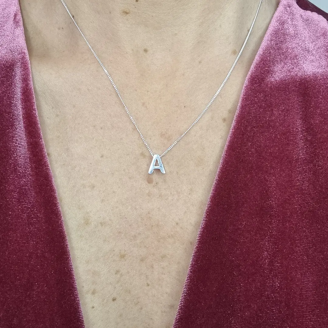 Collar letra A 2