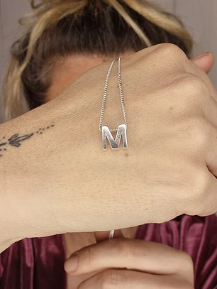 Collar letra M