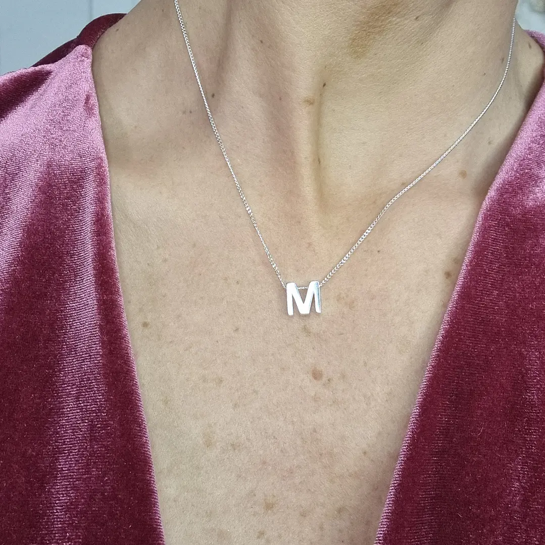 Collar letra M 2