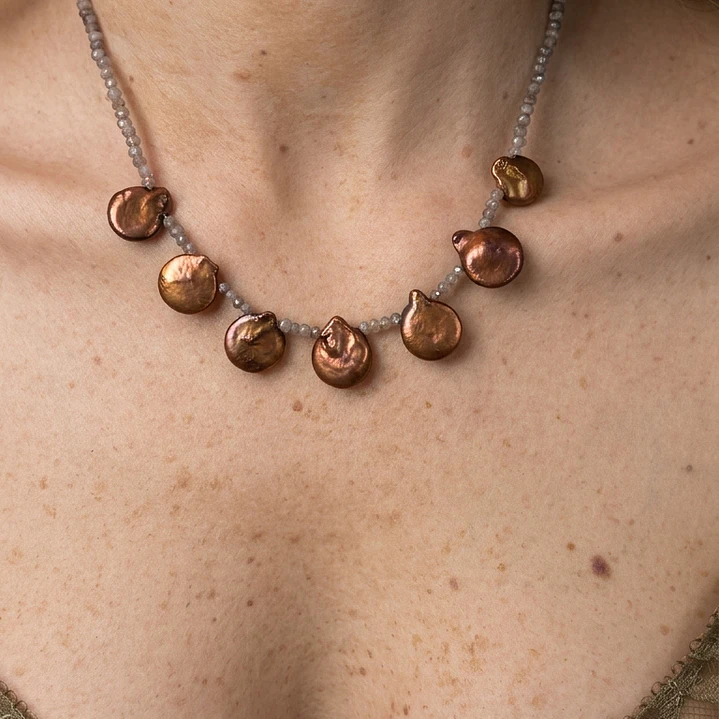 Collar perlas café con piedra luna coated 1