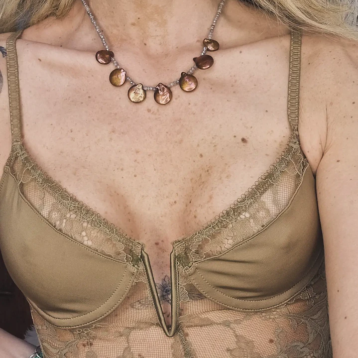 Collar perlas café con piedra luna coated 2