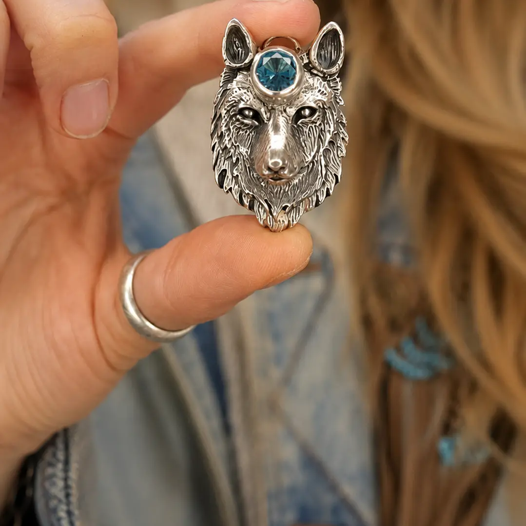 Lobo Totem Zircon Topacio 1