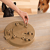 Dog puzzle worker