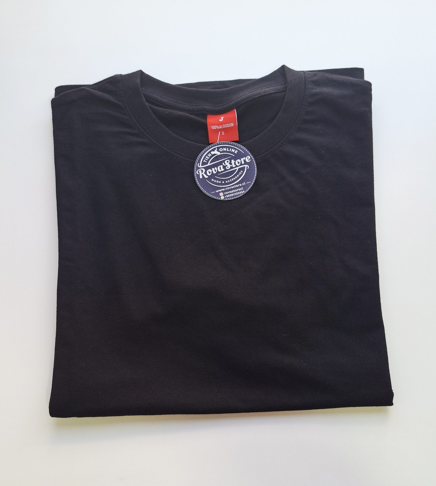 Polera lisa cuello redondo negra 2