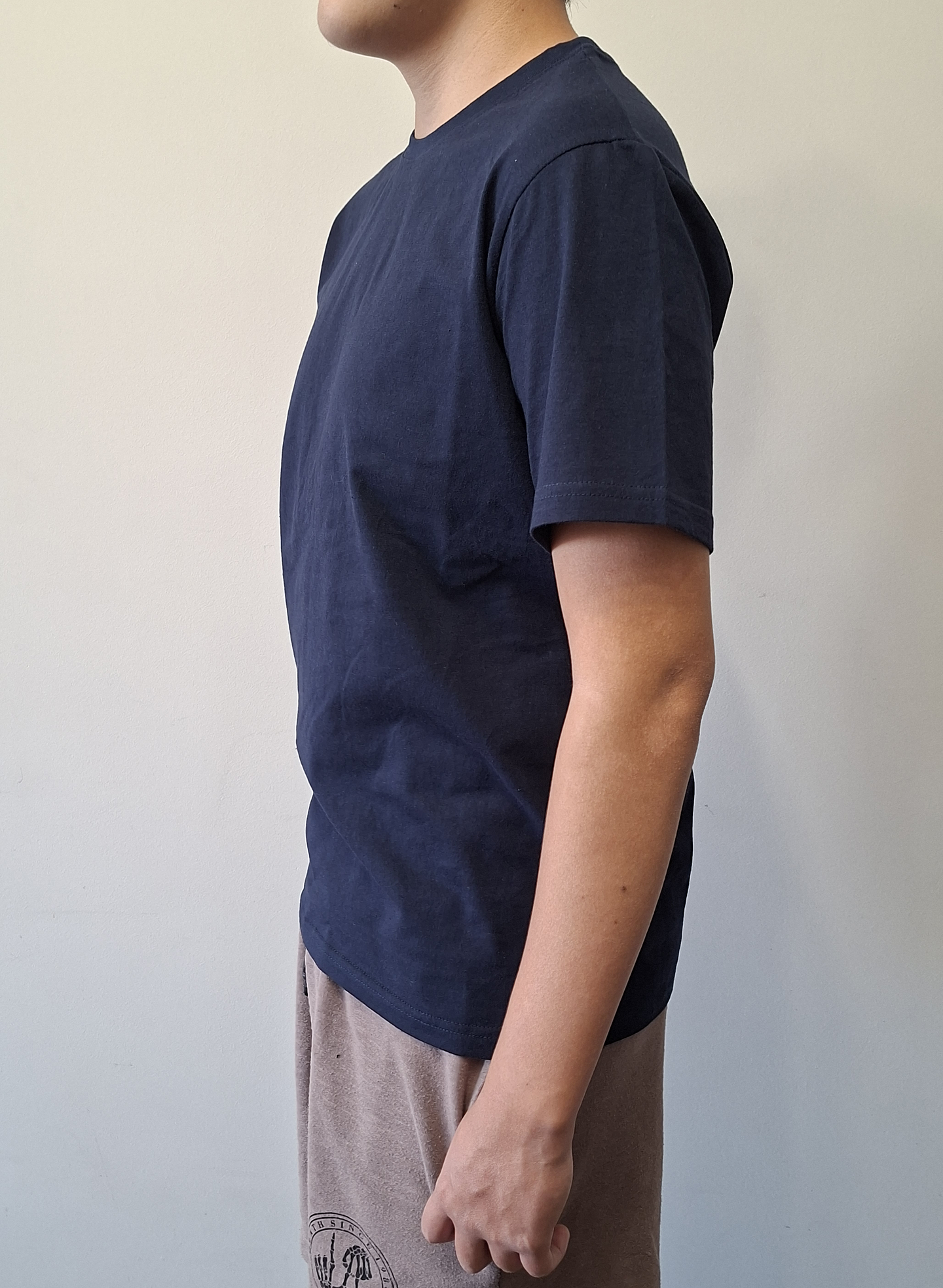 Polera lisa cuello redondo azul marino 3