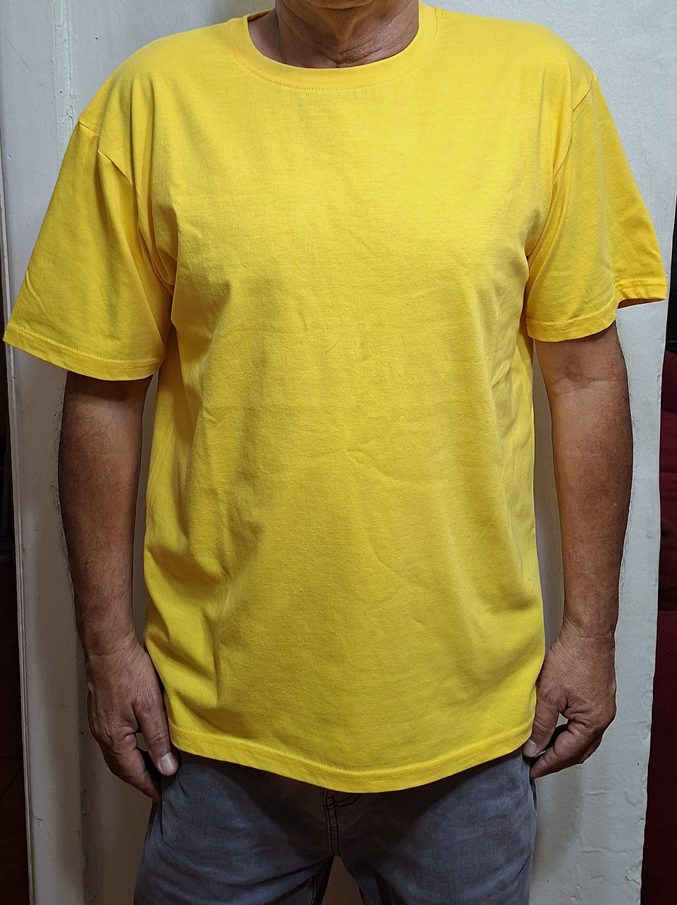 Polera lisa cuello redondo amarillo 1