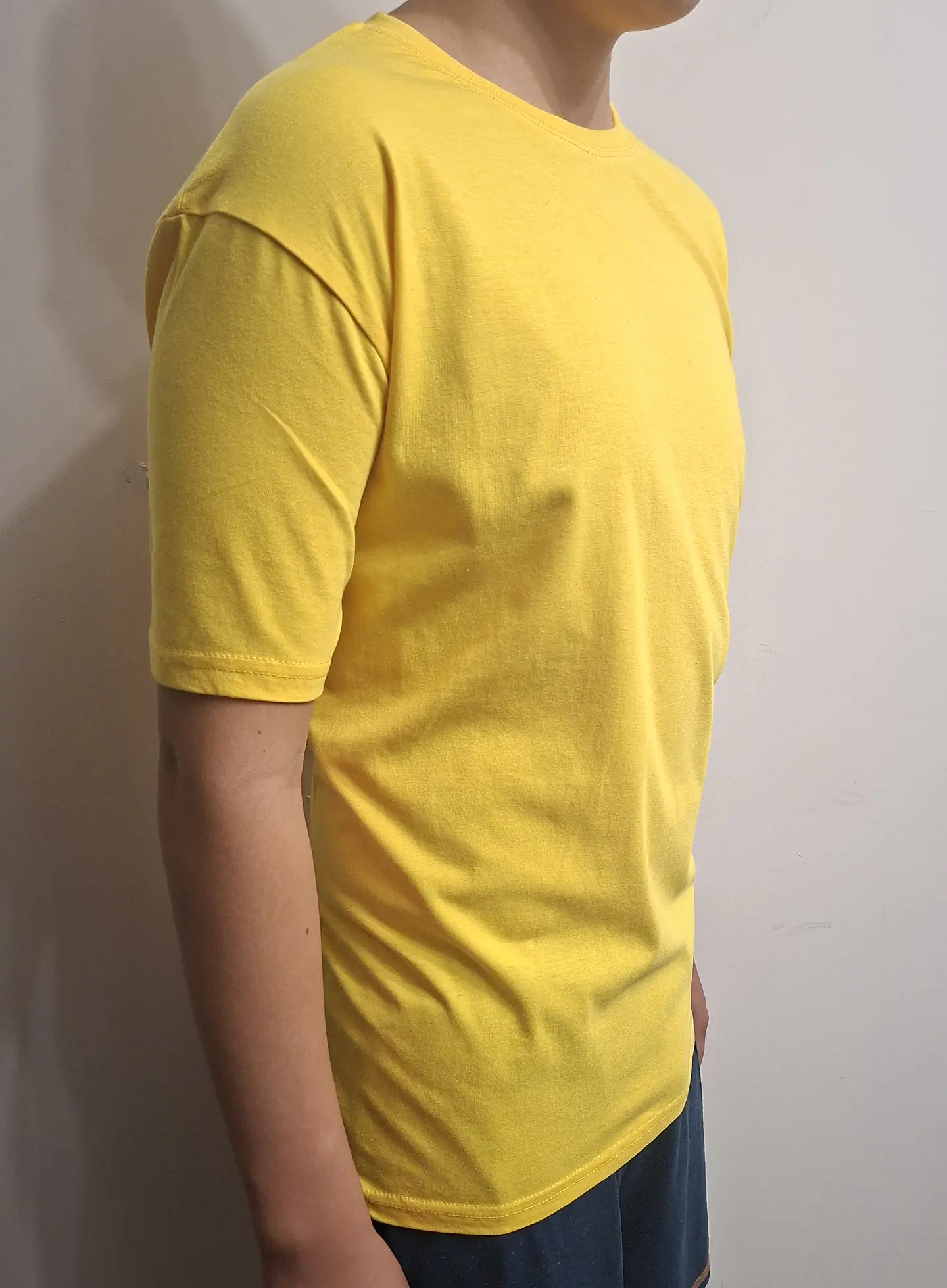 Polera lisa cuello redondo amarillo 6