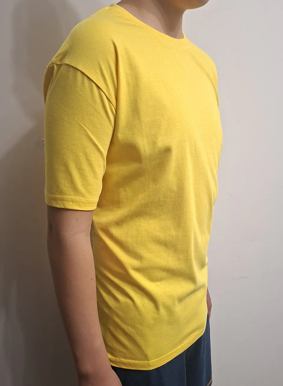 Polera lisa cuello redondo amarillo 6