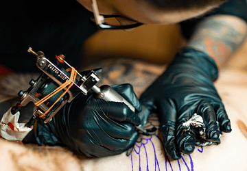 ¿Cómo evitar que la tinta salpique el área de trabajo?