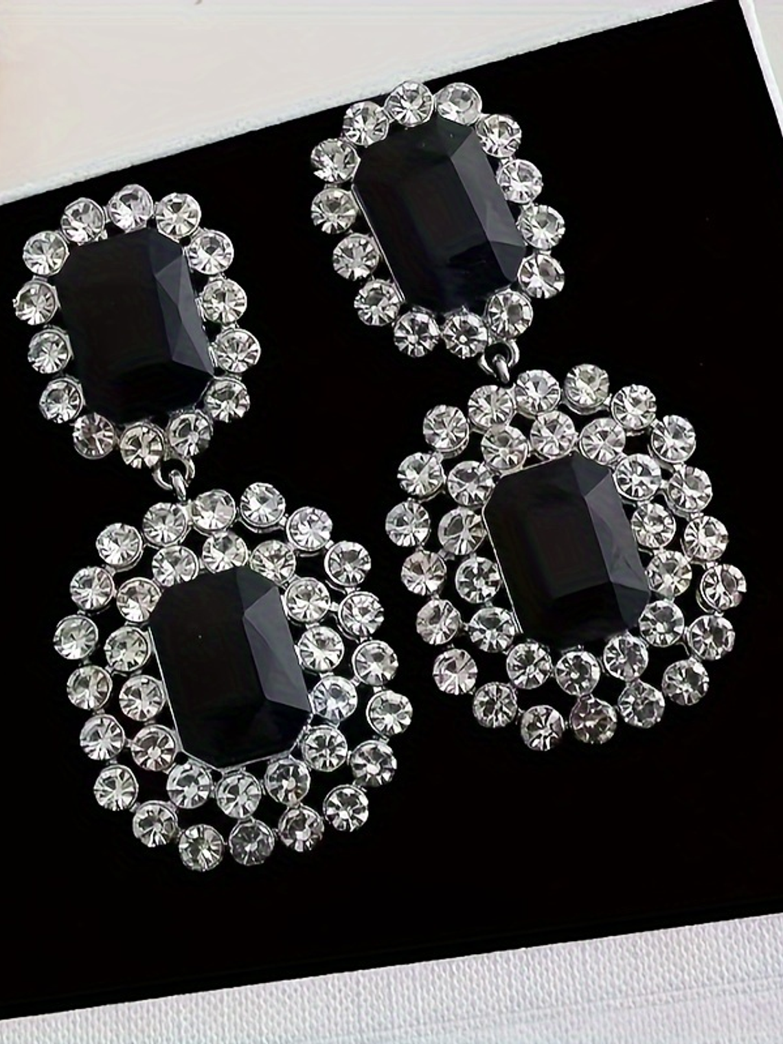 Studded Temperament Square Earrings with High-end Fashion Black Light Luxury Earrings 1