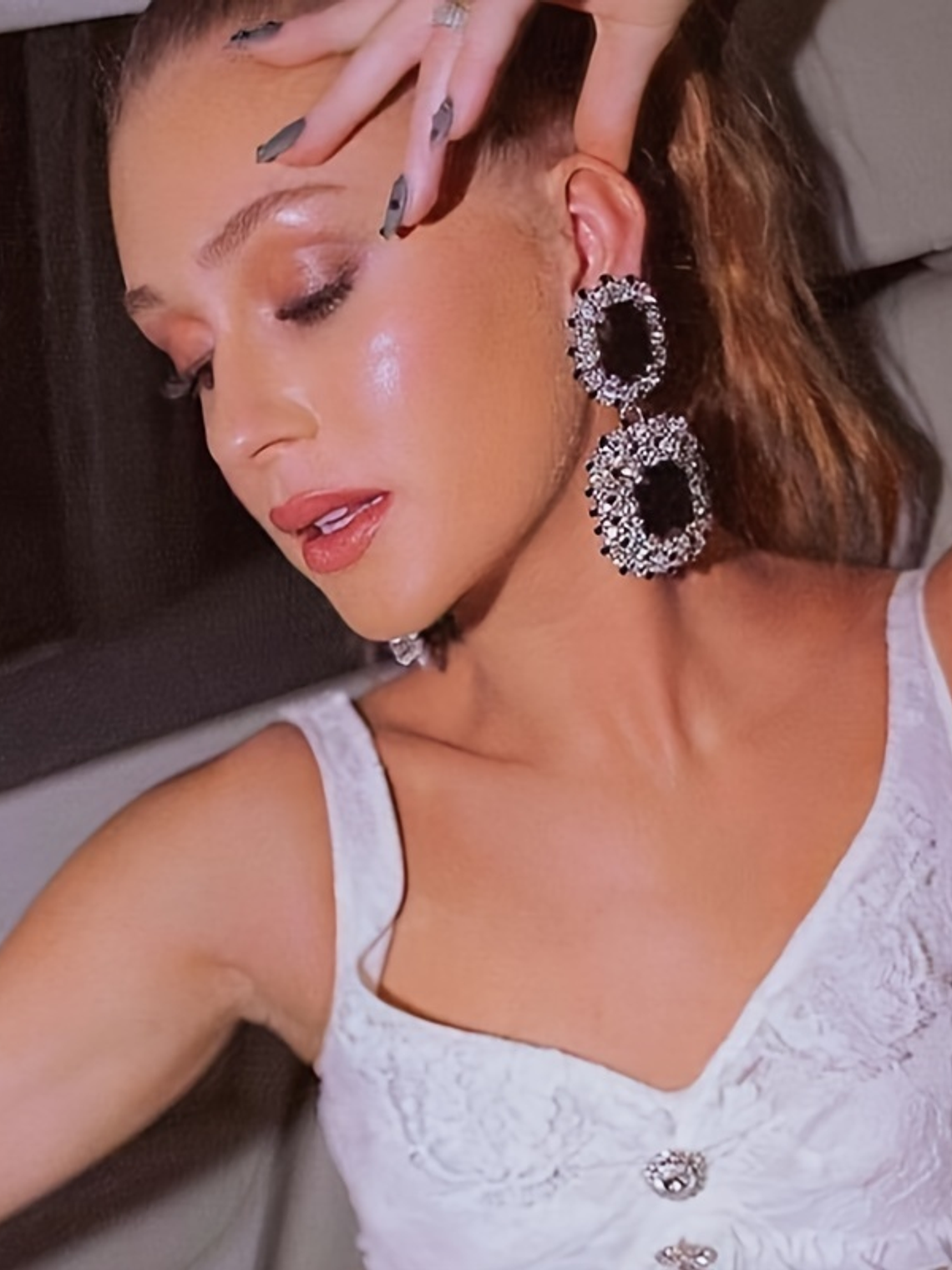 Studded Temperament Square Earrings with High-end Fashion Black Light Luxury Earrings 3