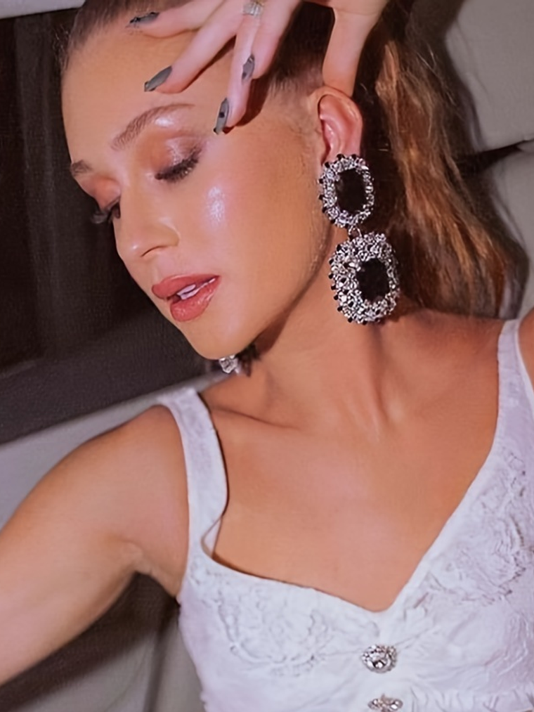 Studded Temperament Square Earrings with High-end Fashion Black Light Luxury Earrings 3