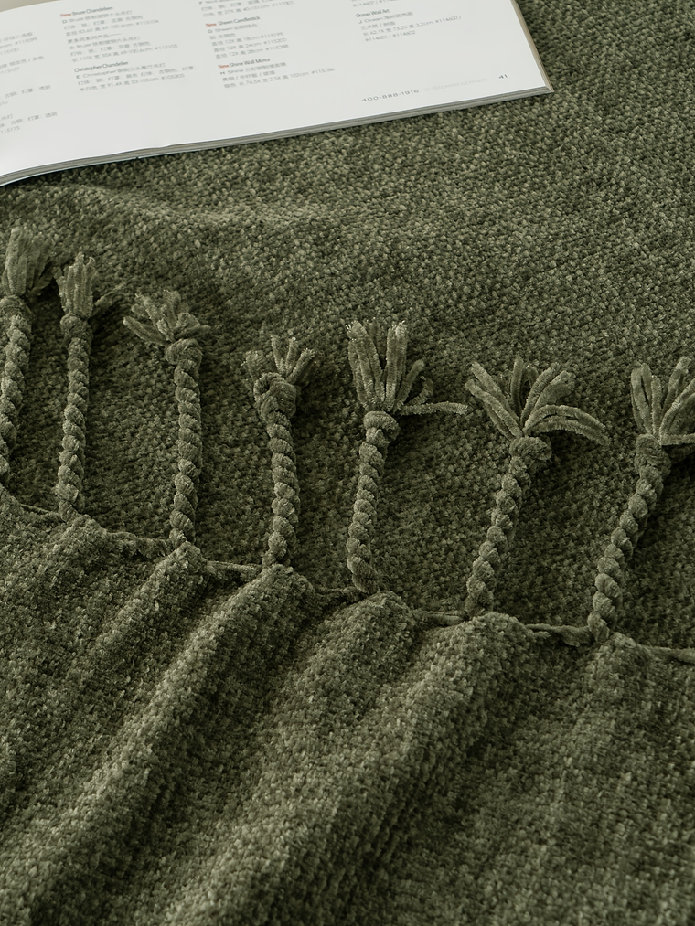 Luxury Chenille Throw Blanket, Plush Soft Fringe Trim No-Sew Edges, Cozy Chenille Fabric All-Season Bedspread-Style Couch Cover, for Sofa Bed & Home Decor, 50