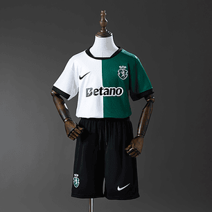 SPORTING CP 24/25 (Stromp Edition) Kit Criança