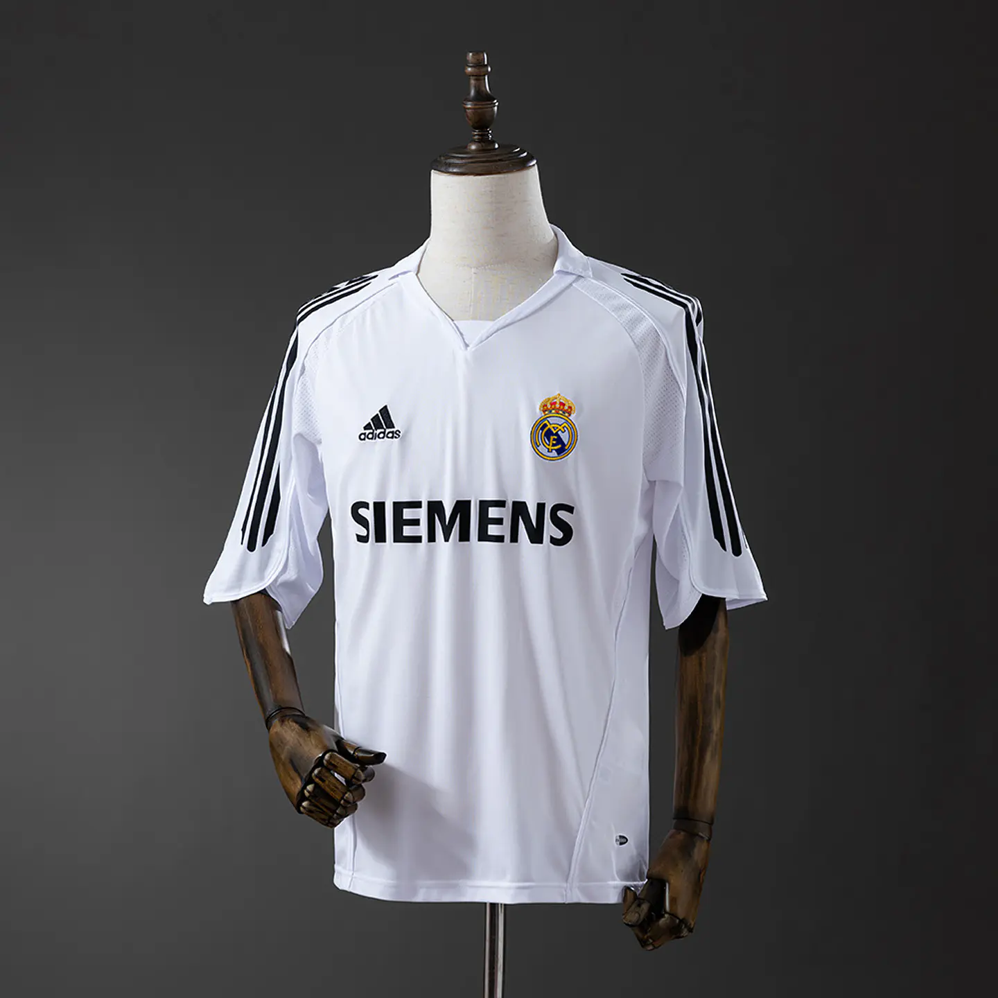 REAL MADRID Retro 05/06 (Home Kit)  1