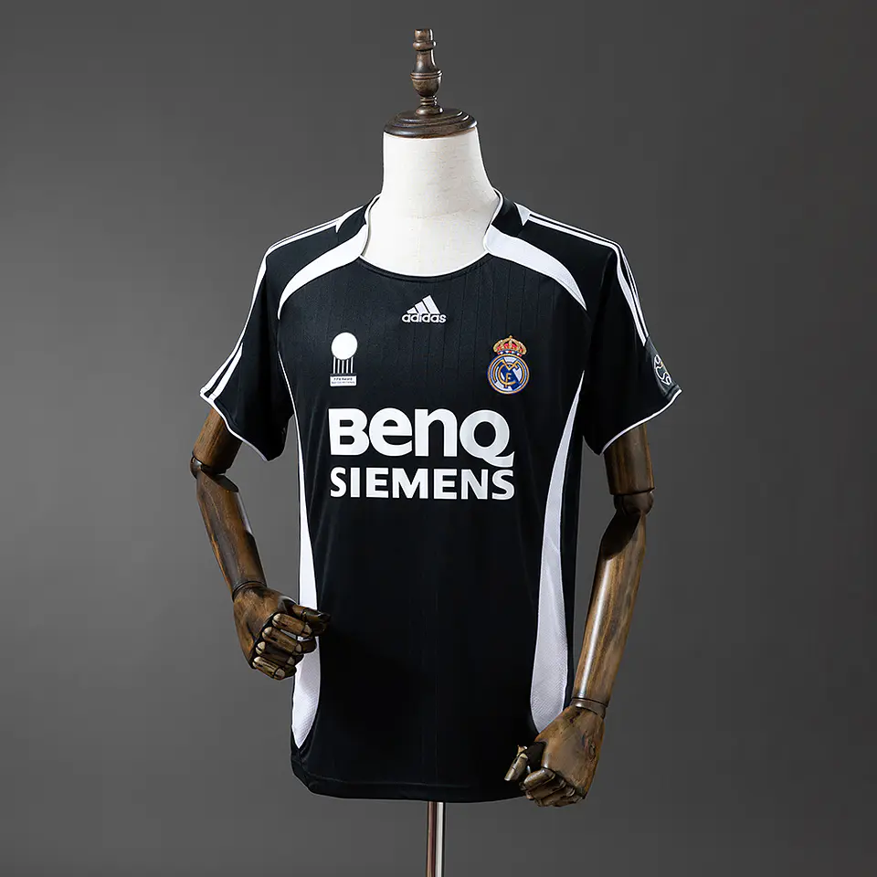 Real Madrid 06/07 Retro (Third Kit) 1