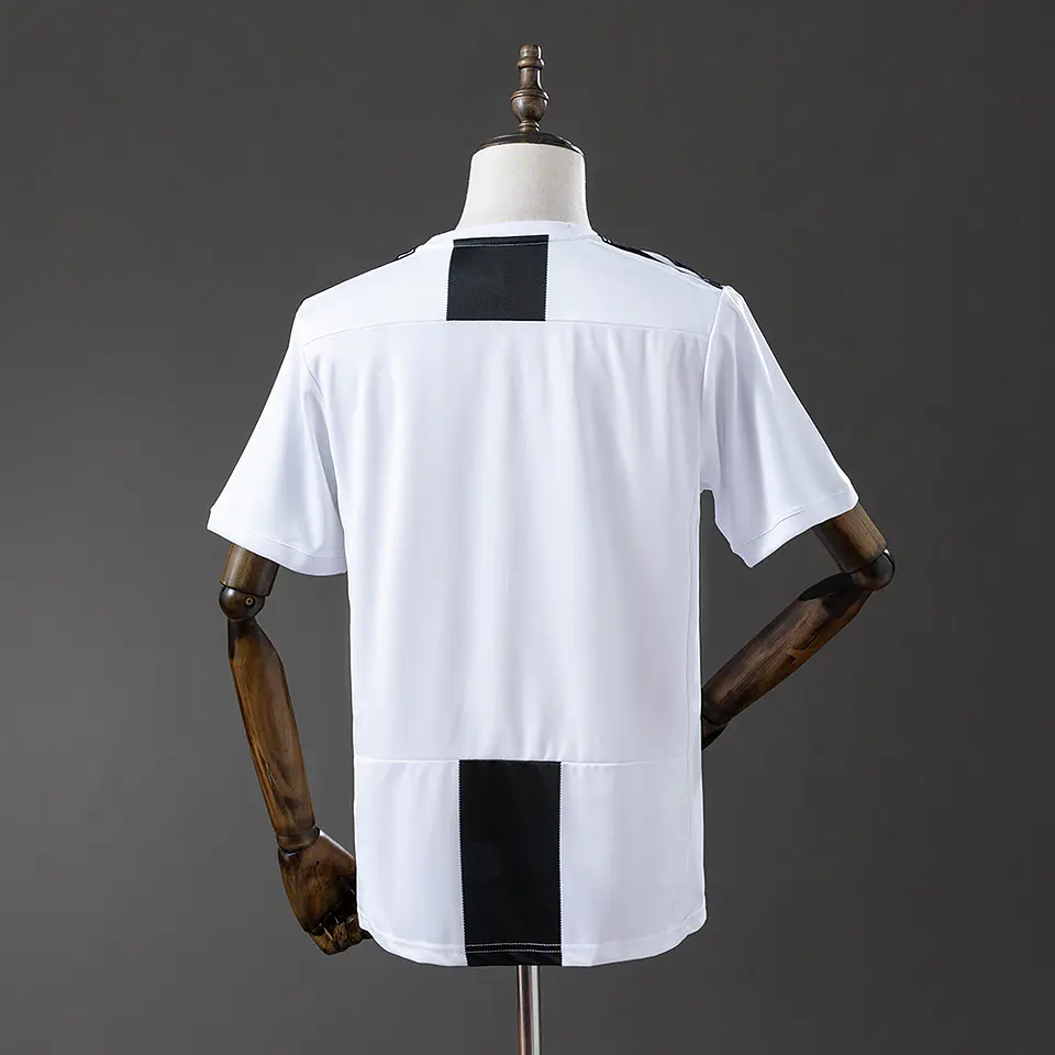 JUVENTUS FC 18/19 Retro (Home Kit) 2