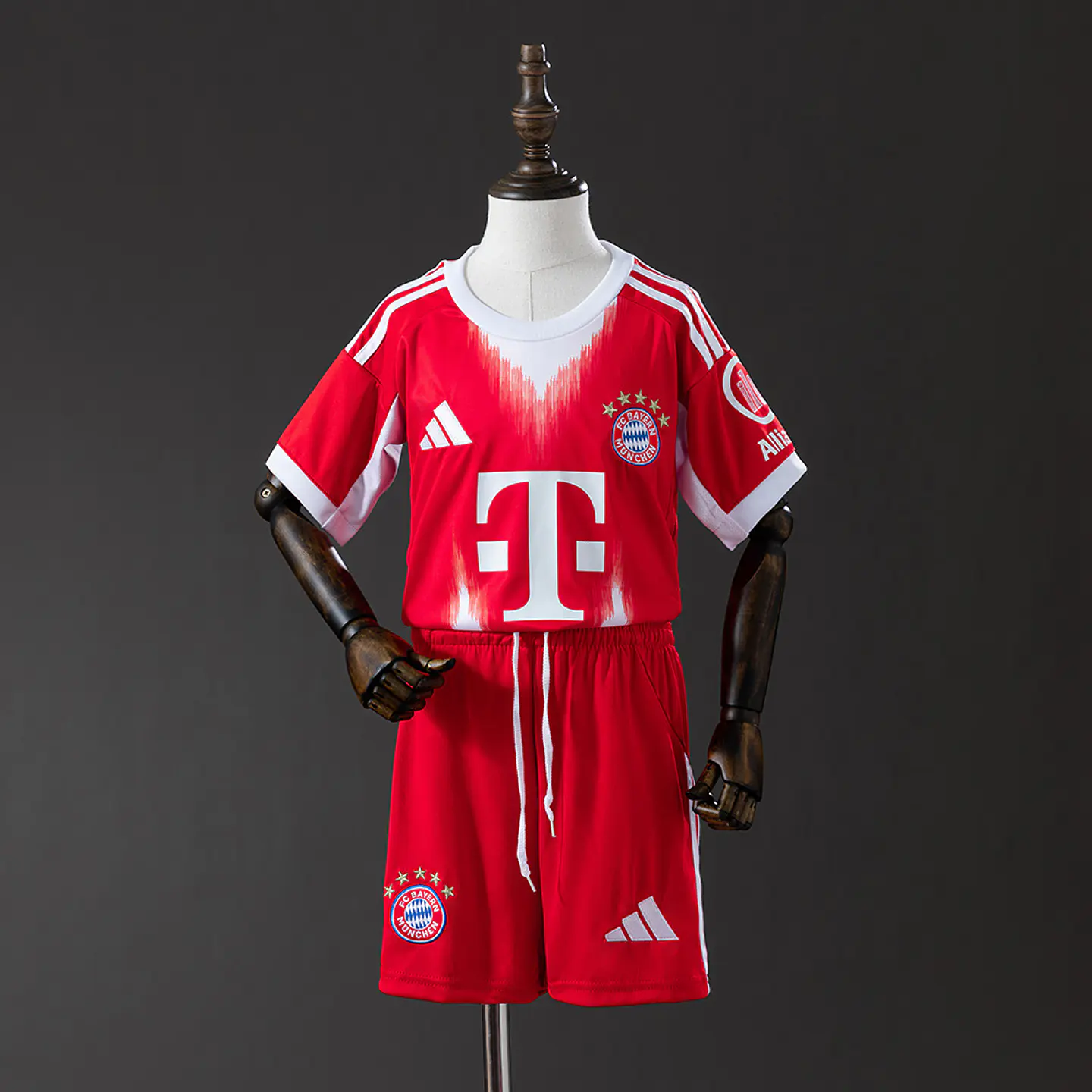 BAYERN MUNICH 25/26 (Home Kit Criança) 1