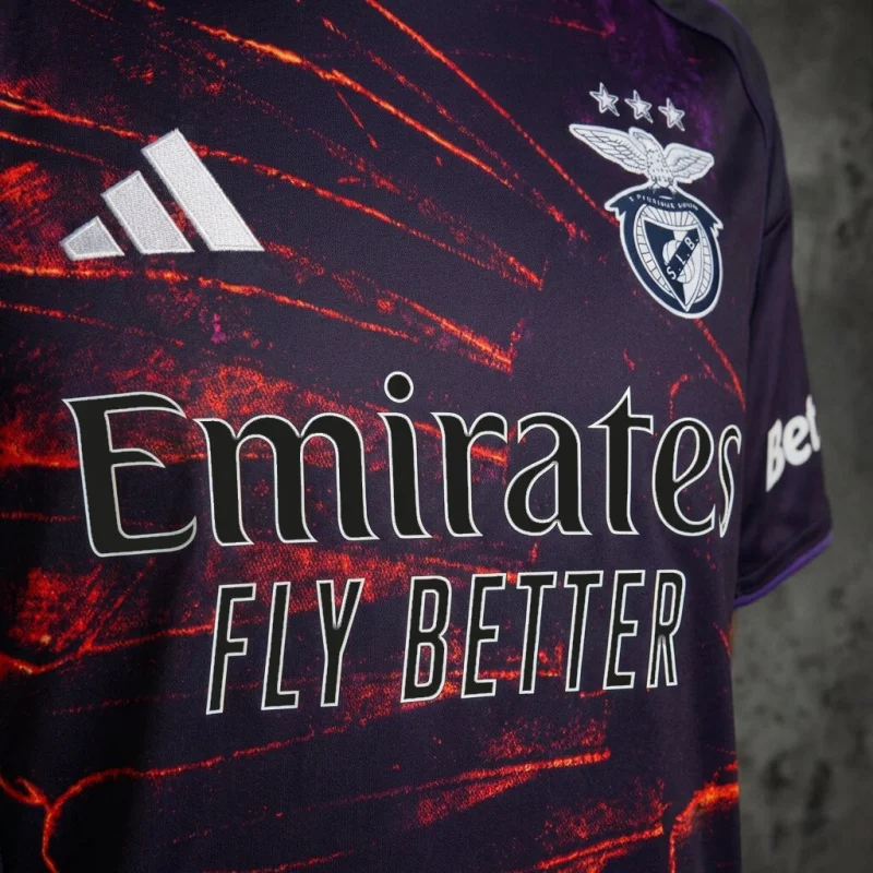 SL BENFICA 2026 (Adidas x Vhils) 5