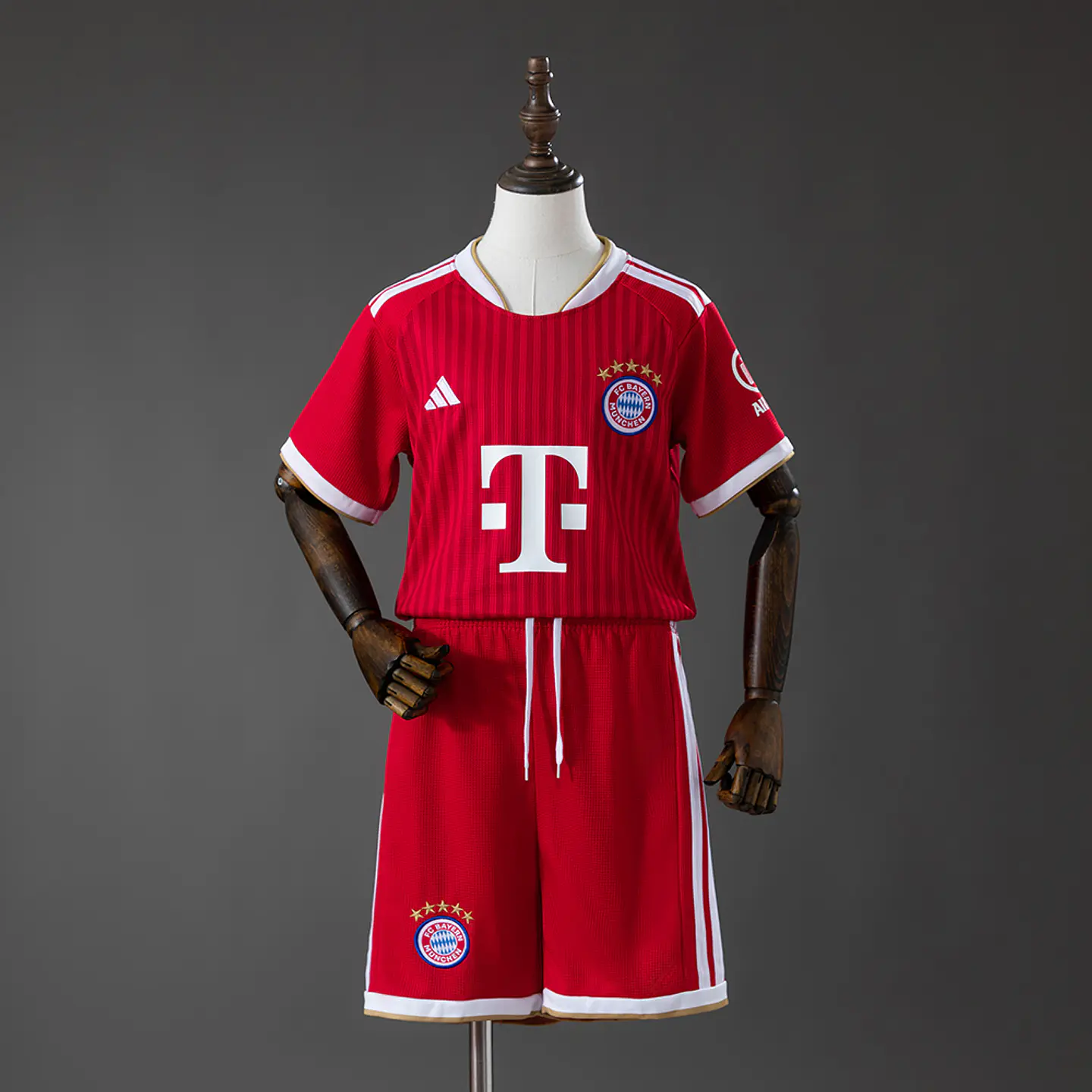 BAYERN MUNICH 26/27 (Home Kit) Criança 1