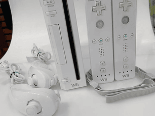NINTENDO WII DESBLOQUEADA CON MAS DE 2000 JUEGOS 2 MANDOS
