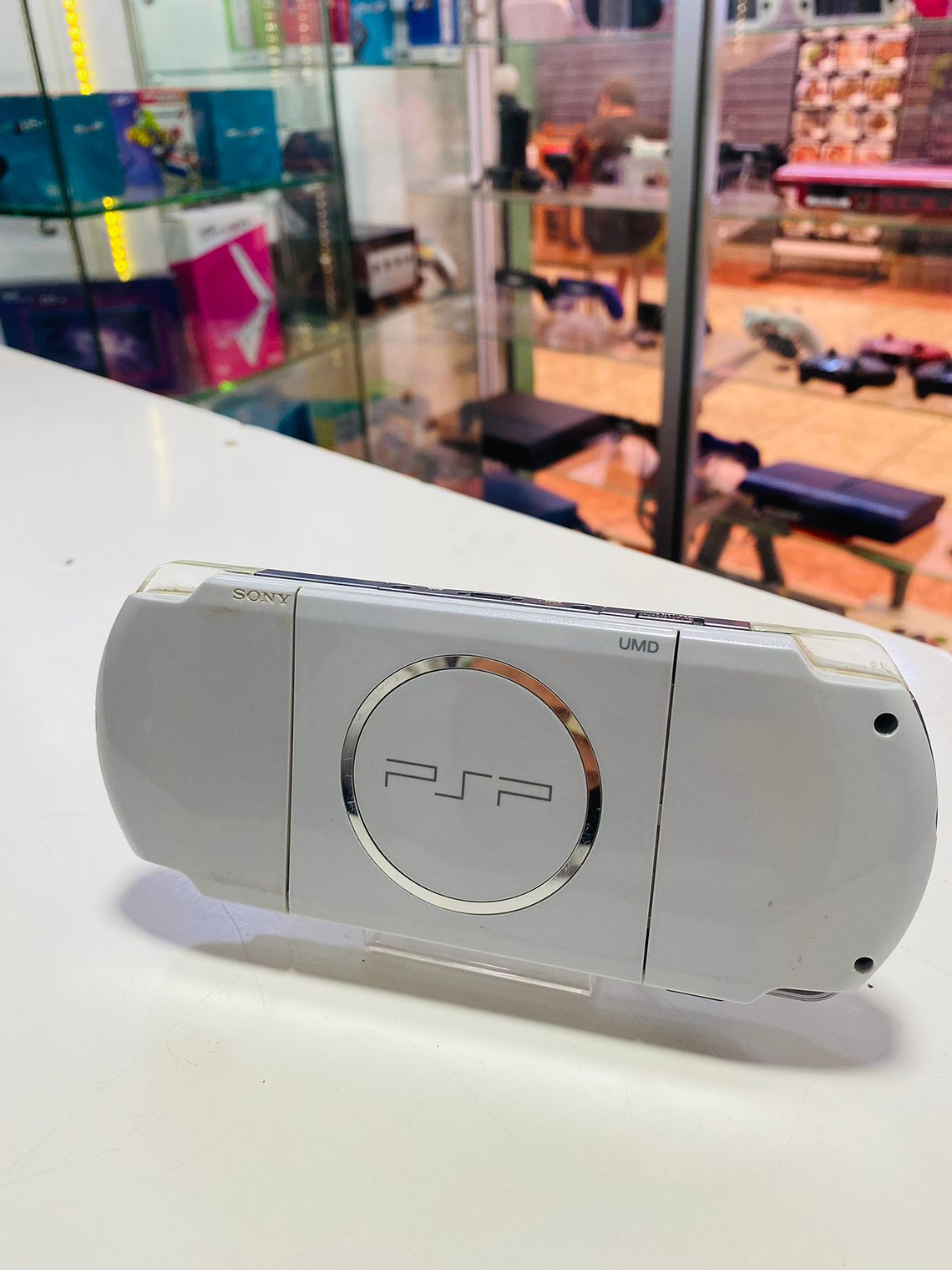 PSP 3000 SLIM CON 64GB DESBLOQUEADA  CON MAS 100 JUEGOS 16