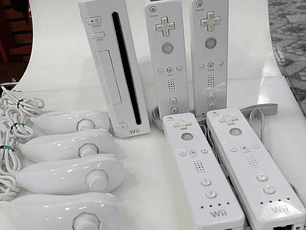 NINTENDO WII DESBLOQUEADA CON MAS DE 2000 JUEGOS 4 MANDOS