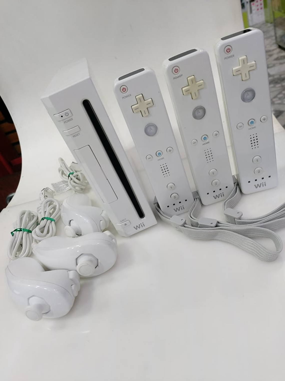 NINTENDO WII DESBLOQUEADA CON MAS DE 2000 JUEGOS 3 MANDOS 1