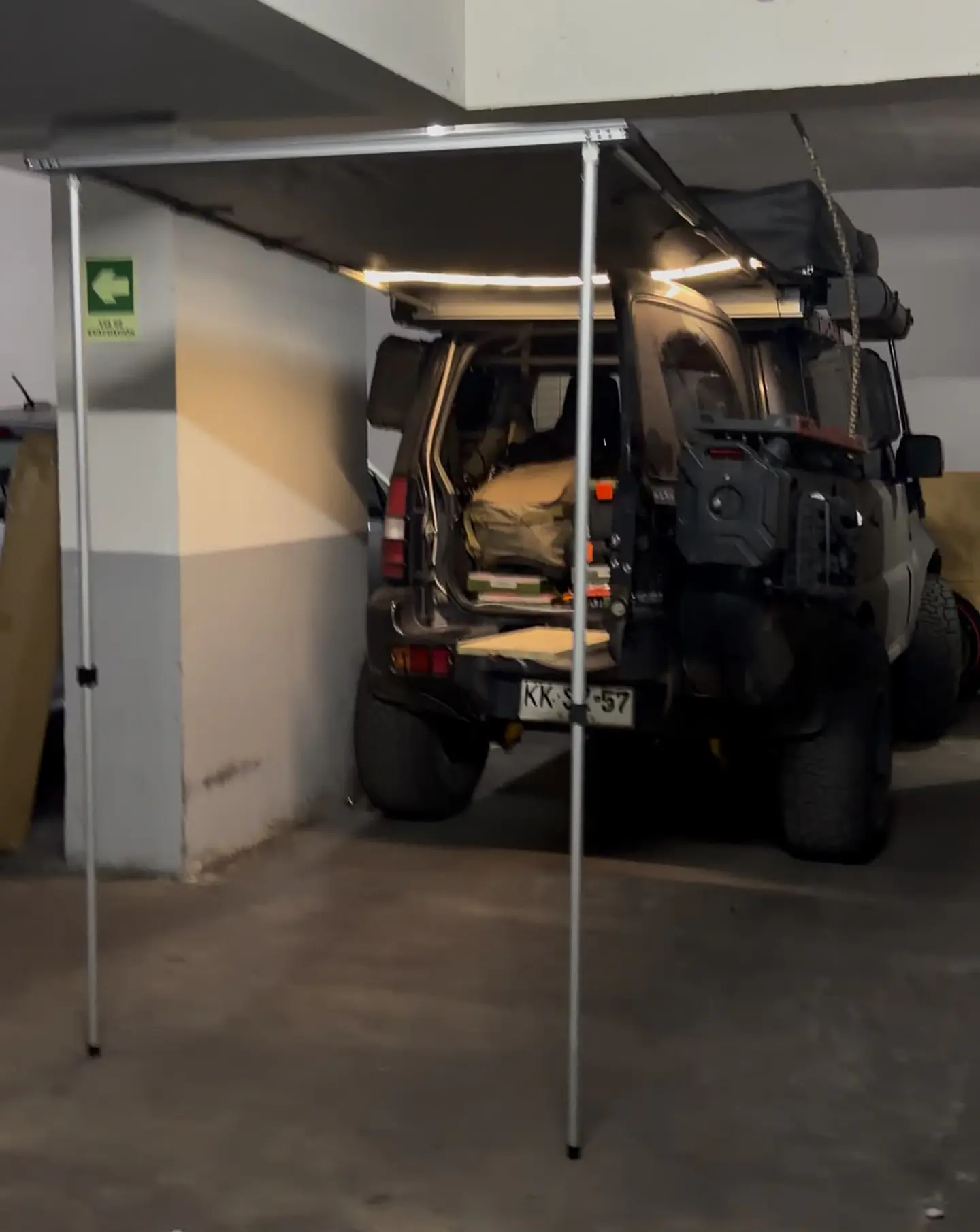Toldo para portalon  con Luz Led 1,25 x 2 mts 2