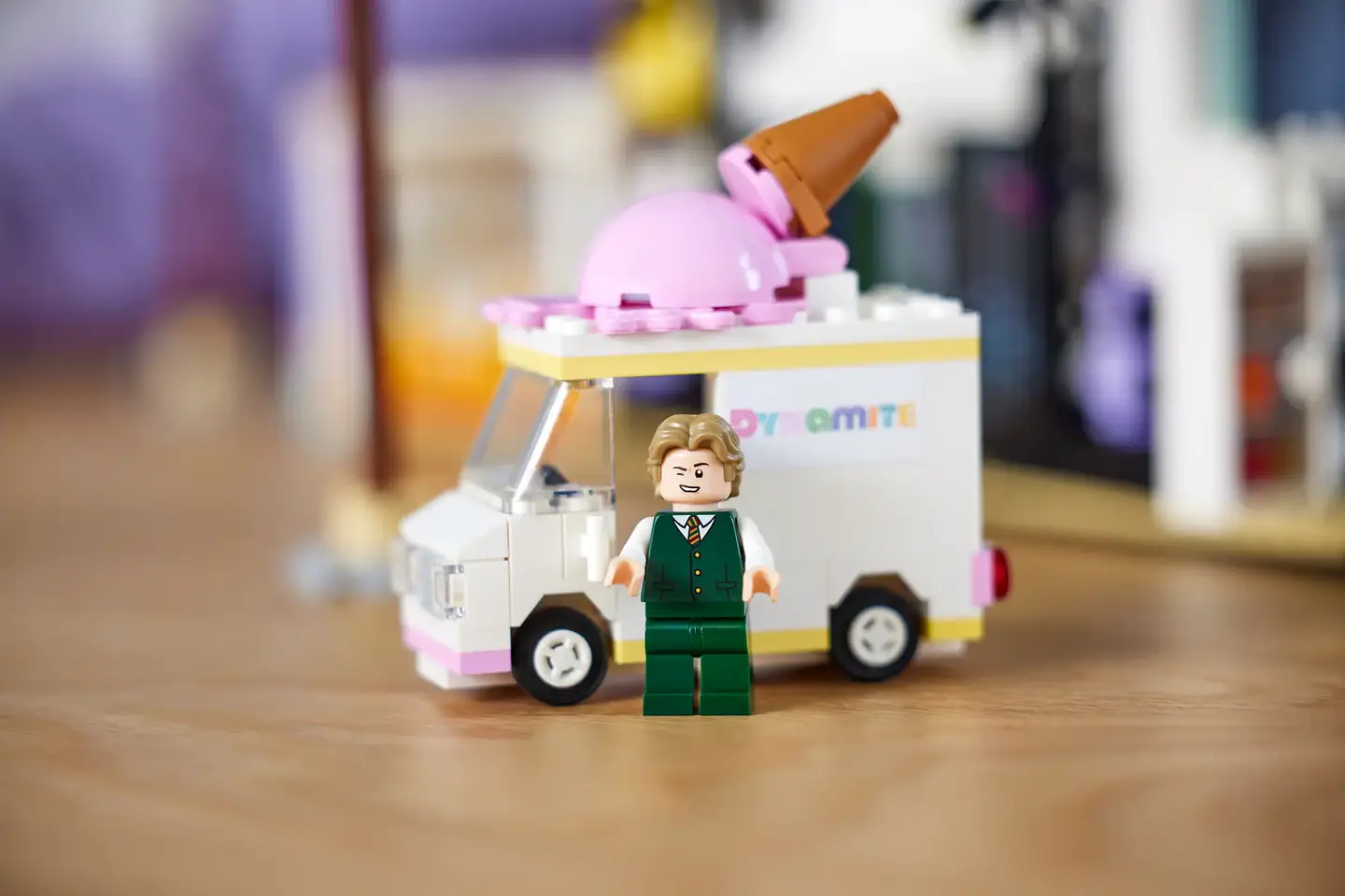 LEGO 21339: BTS Dynamite 5