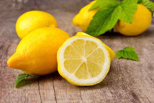 16 Beneficios para la Salud de Tomar Agua Tibia con Limón