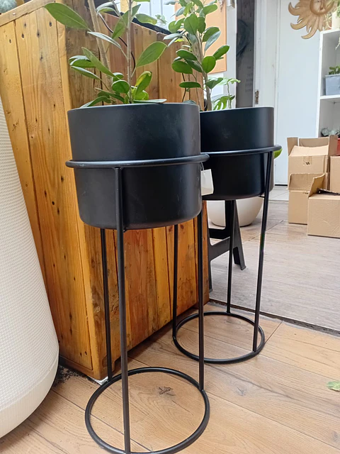 Plantas RV - Porta macetero Pedestal Negro 