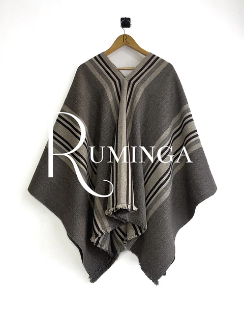 Poncho extra fino con flecos 