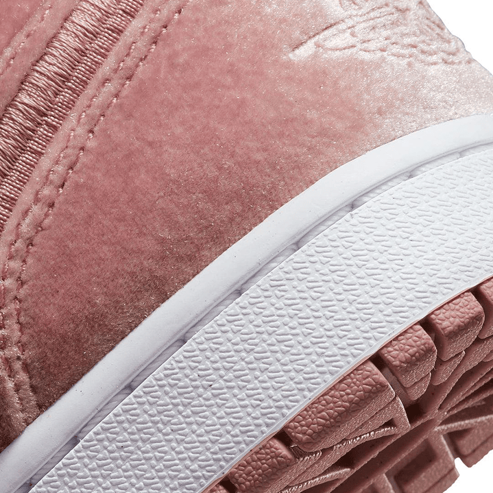 JORDAN 1 LOW SE PINK VELVET - MUJER 7